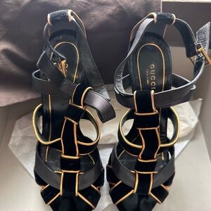 Gucci Women's Black and Gold Heeled Sandals
